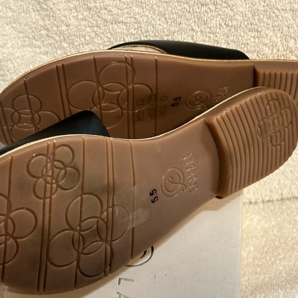 Women's Chinese Laundry Gemmy Slide
Sandal, Size 5.5 M - Black - Picture 10 of 14